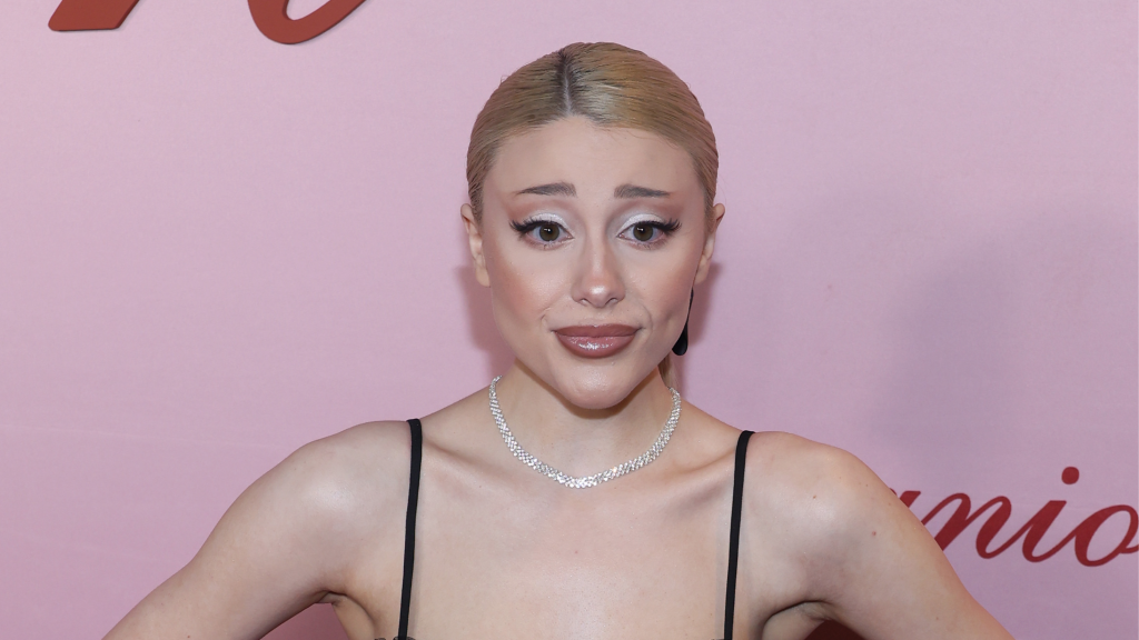 ariana grande lookalike paige niemann red carpet