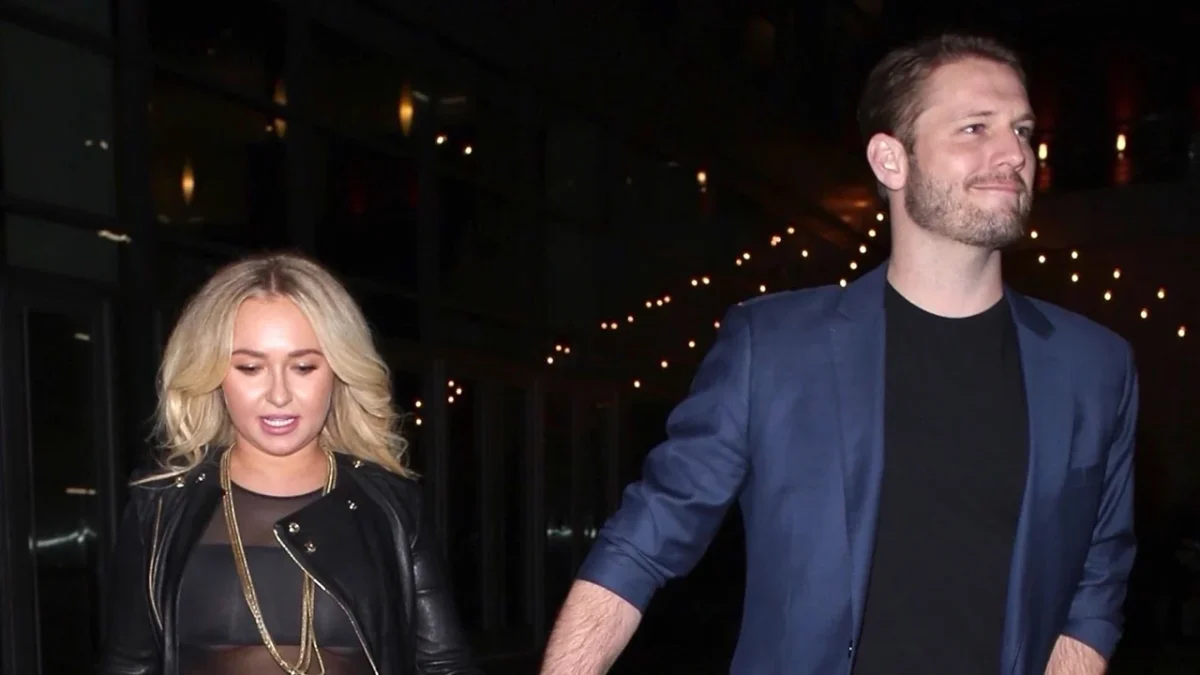 Paparazzi photo of Hayden Panettiere and her boyfriend Brian Hickerson out together